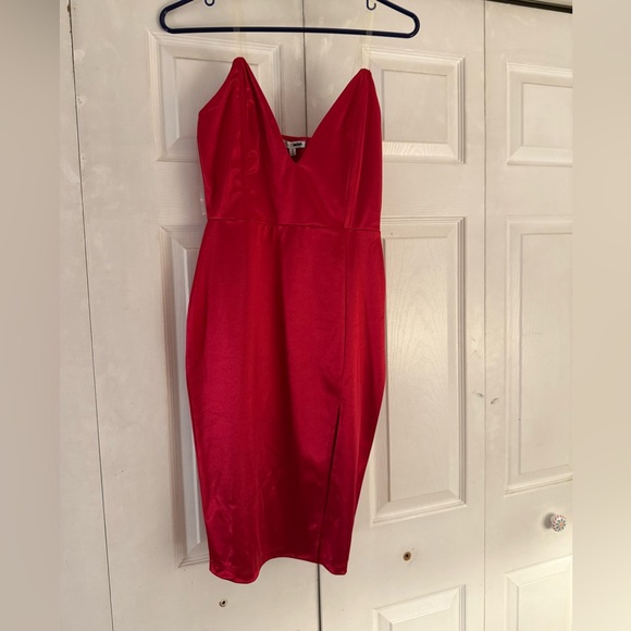 NWT - FashionNova Red V-Neck Dress - Picture 1 of 8